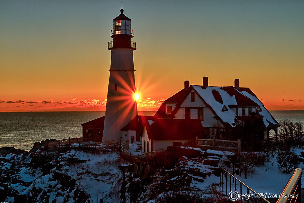 IMAGE: http://amtphoto.smugmug.com/2014-Photos/Maine/Cape-Elizabeth/i-V9PpzRM/0/XL/Portland%20Head%20Light-02-07-05cr%20-XL.jpg